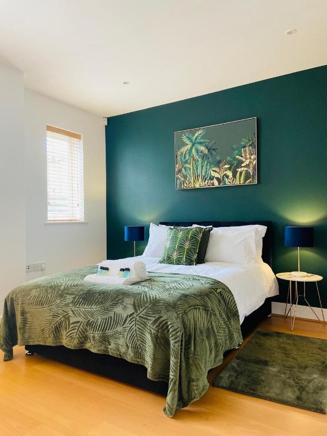 Apartment 2 Bedroom, 2 Bathroom With Free Parking In A Great Location