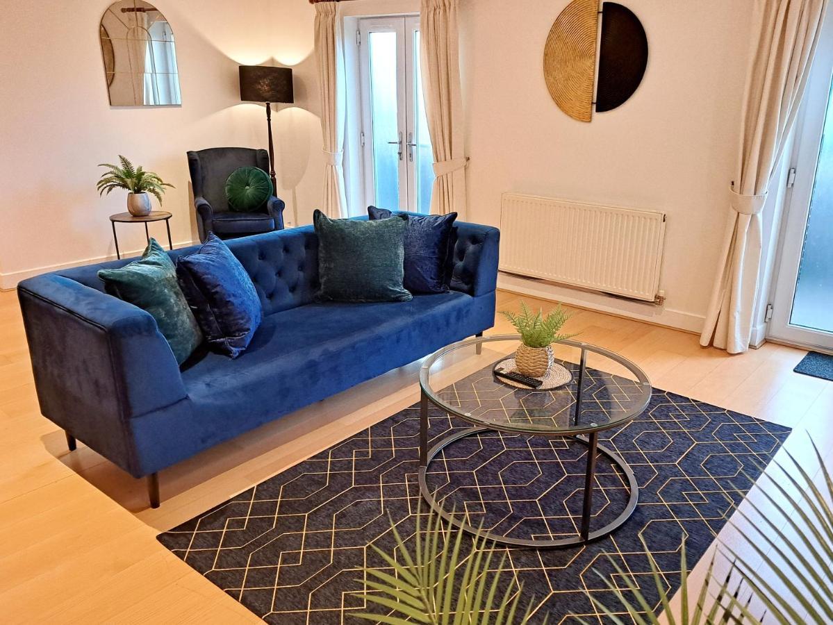 2 Bedroom, 2 Bathroom With Free Parking In A Great Location